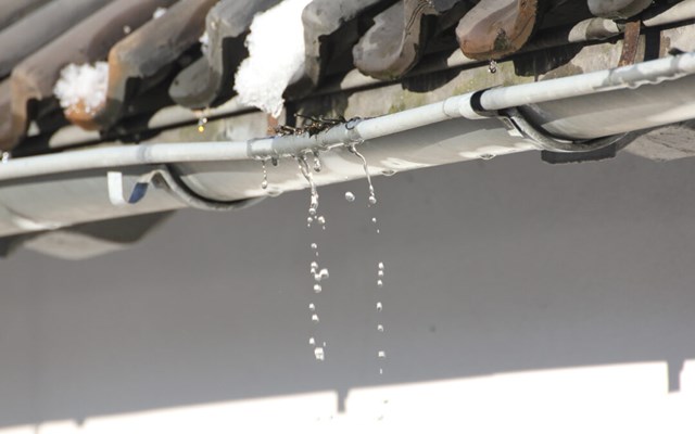 leaking gutter