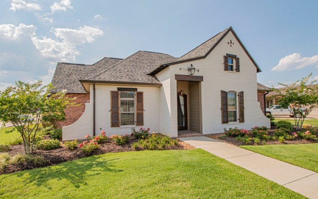 hip vs gable roofing