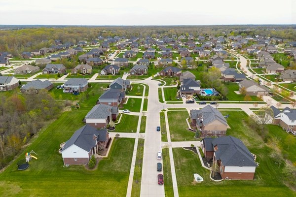 Aerial,Top,Down,View,Of,Houses,In,A,Neighborhood,,Michigan
