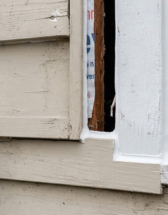 inspecting siding seams